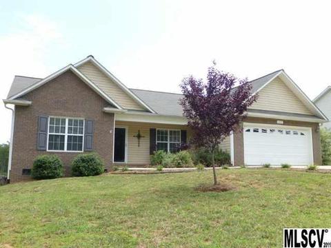 210 Pine Meadows Cir, Hickory, NC 28601 photo 1