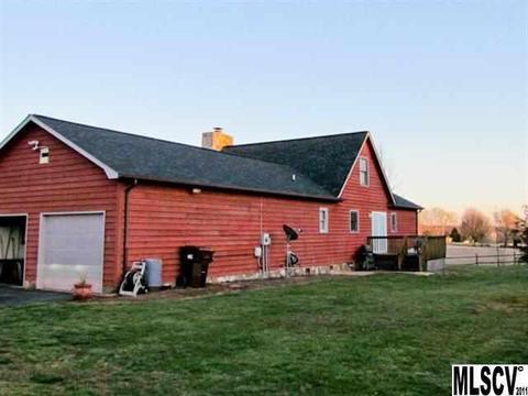 2077 Waterfall Ln, Conover, NC 28613 photo 2
