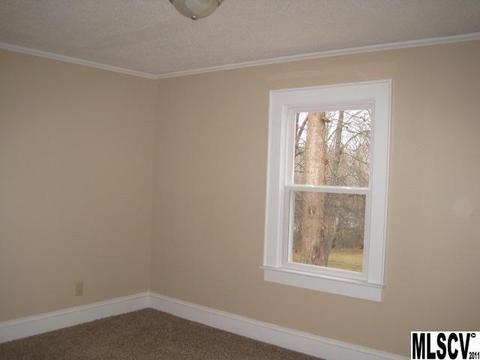 315 4th Ave, Conover, NC 28613 photo 4
