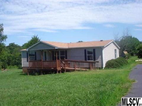 1671 Amy Dr, Conover, NC 28613 photo 1