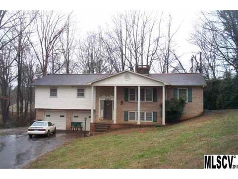 5625 Mountainside Ct, Hickory, NC 28601 photo 1