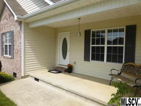 102 Pine Meadows Cir, Hickory, NC 28601 photo 2