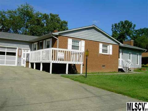 322 Maple St, Hudson, NC 28638 photo 2