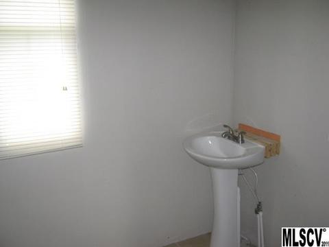 115 1st Ave, Conover, NC 28613 photo 6