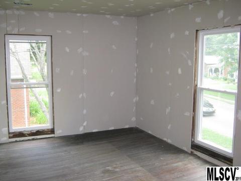 115 1st Ave, Conover, NC 28613 photo 4
