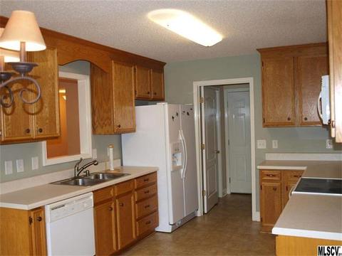 1602 Mayfair Dr, Conover, NC 28613 photo 2