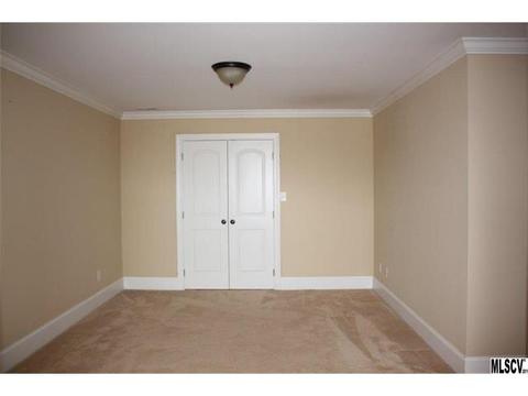 1994 Talbot Ln, Hickory, NC 28602 photo 4