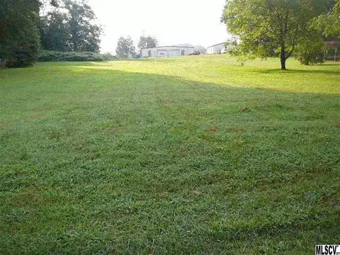 122 5th Ne Ave NE, Conover, NC 28613 photo 2