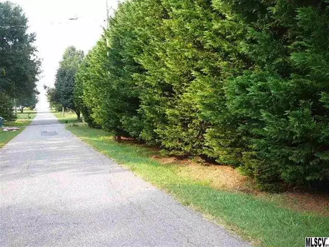 122 5th Ne Ave NE, Conover, NC 28613 photo 3