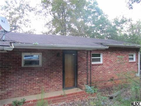6500 Harbor Ln, Conover, NC 28613 photo 1