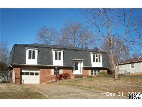 1019 Tangle Dr, Hickory, NC 28602 photo 1