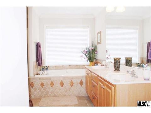 6509 Emory Dr, Hickory, NC 28601 photo 3