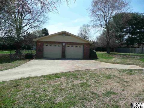 104 Belleview Dr, Conover, NC 28613 photo 6