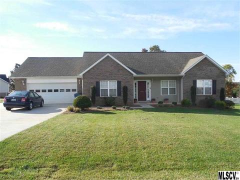 1905 Bonners Cir, Conover, NC 28613 photo 1