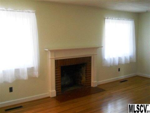 2908 4th Street Ne Dr NE, Hickory, NC 28601 photo 4