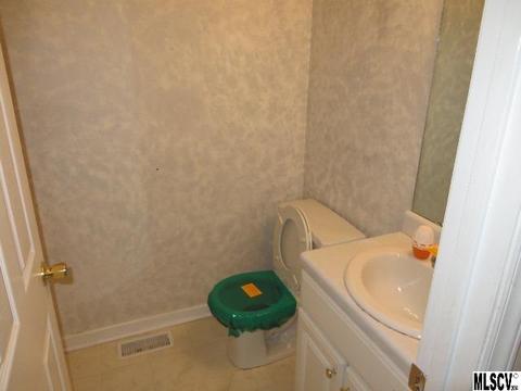 6231 Mountainside Dr, Hickory, NC 28601 photo 9