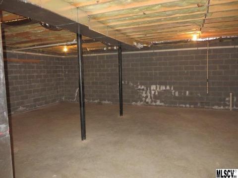 6231 Mountainside Dr, Hickory, NC 28601 photo 4