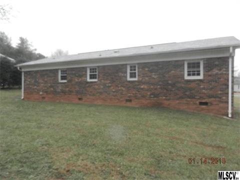 5575 Hillside Ct, Hickory, NC 28602 photo 6