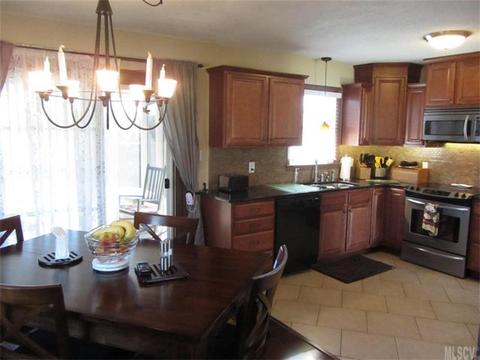 5725 Sandhurst Rd, Hickory, NC 28602 photo 2
