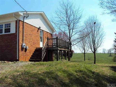 5459 Triangle Cir, Hickory, NC 28602 photo 2