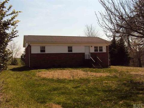 5459 Triangle Cir, Hickory, NC 28602 photo 1