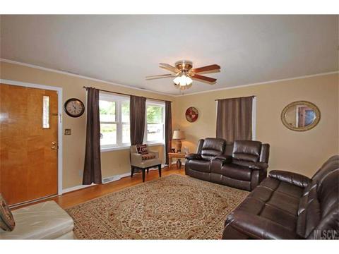 39 E J St, Maiden, NC 28650 photo 2