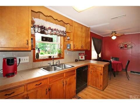 39 E J St, Maiden, NC 28650 photo 10