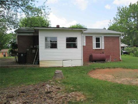 341 Maple St, Hudson, NC 28638 photo 7