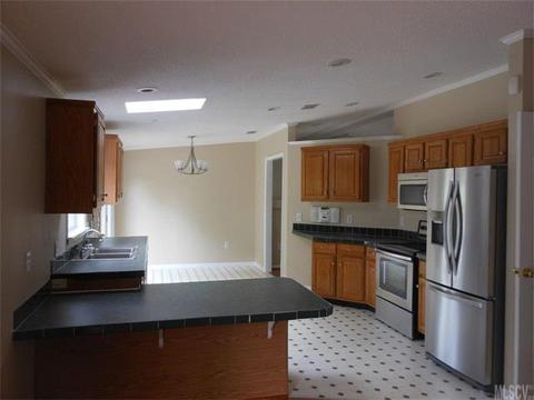 1107 Manor St, Conover, NC 28613 photo 2