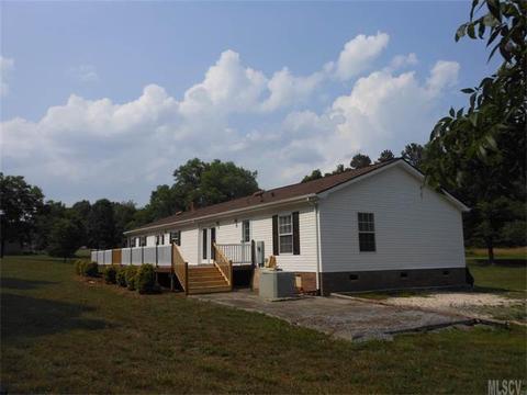 1107 Manor St, Conover, NC 28613 photo 3