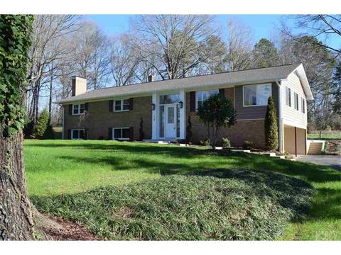 709 2nd St, Conover, NC 28613 photo 2