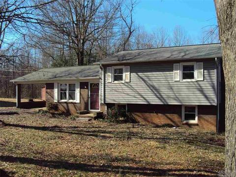 163 8th Ave, Conover, NC 28613 photo 1
