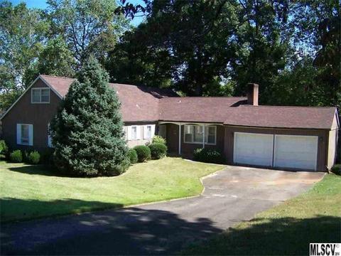 2561 Eagle Dr, Conover, NC 28613 photo 1