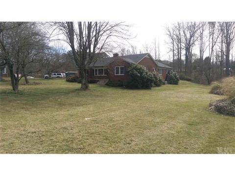 805 4th St, Conover, NC 28613 photo 2