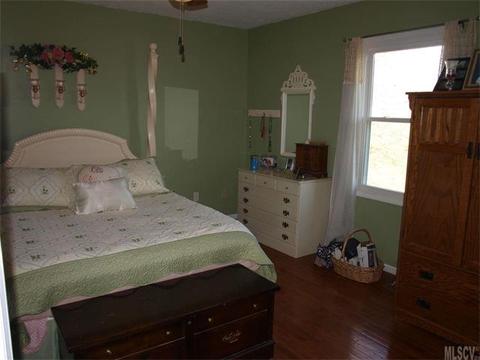 1310 Landsdowne Dr, Conover, NC 28613 photo 4