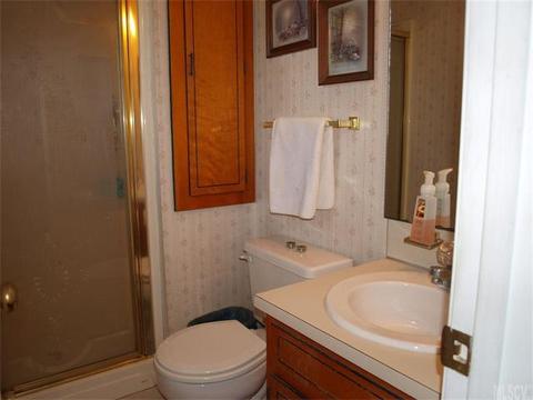1310 Landsdowne Dr, Conover, NC 28613 photo 6