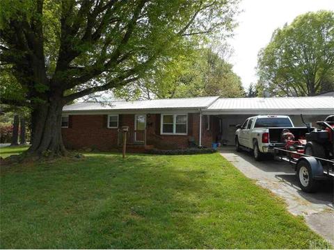 221 3rd Ave, Conover, NC 28613 photo 1