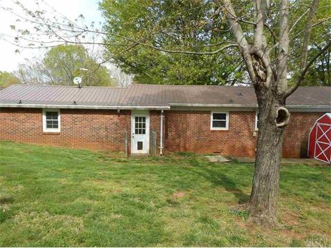 221 3rd Ave, Conover, NC 28613 photo 4