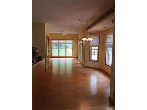 719 3rd Ave NE, Conover, NC 28613 photo 4