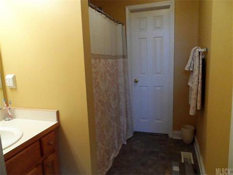 307 Pine Meadows Cir, Hickory, NC 28601 photo 17