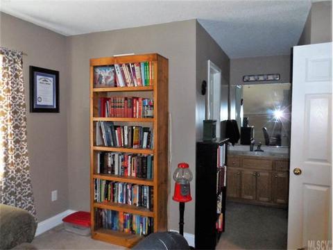 307 Pine Meadows Cir, Hickory, NC 28601 photo 4