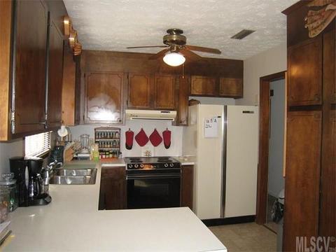 1000 Tangle Dr, Hickory, NC 28602 photo 12