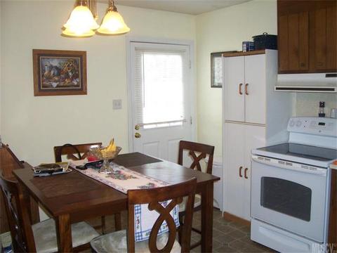 408 E Klutz St, Maiden, NC 28650 photo 6