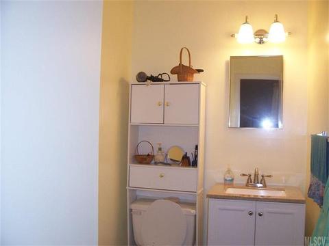 408 E Klutz St, Maiden, NC 28650 photo 4