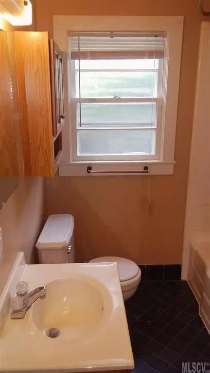 3 Rd Ne Ave NE, Conover, NC 28613 photo 4