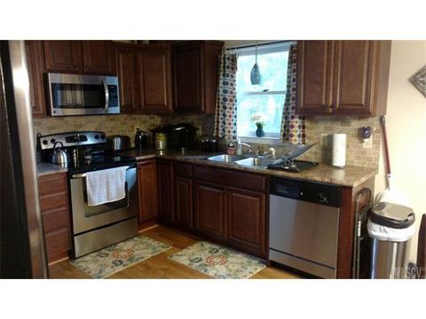 3243 24th St, Hickory, NC 28601 photo 2