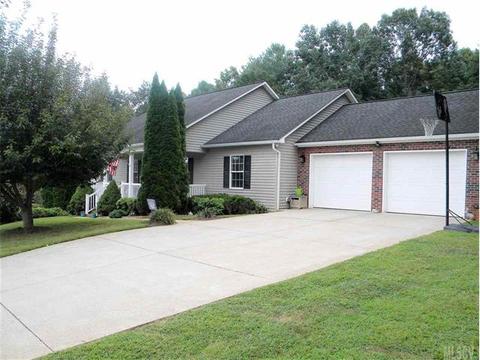 6510 Emory Dr, Hickory, NC 28601 photo 2