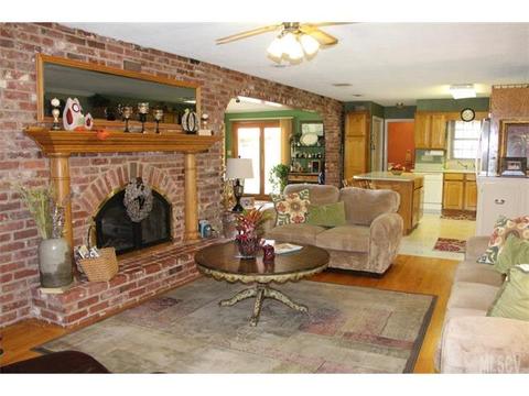 1663 26th St, Hickory, NC 28601 photo 2
