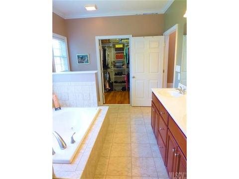 966 Maple Glen Dr, Conover, NC 28613 photo 5