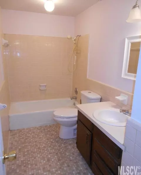 2023 4th Ne St NE, Hickory, NC 28601 photo 5